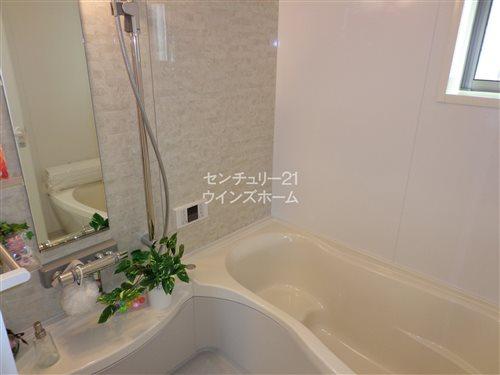 Bathroom. D Building Comfortable tub sitz bath can enjoy