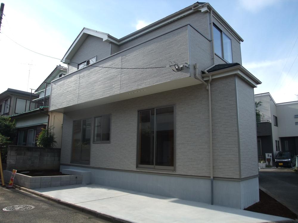 Local appearance photo. Local (10 May 2013) Shooting