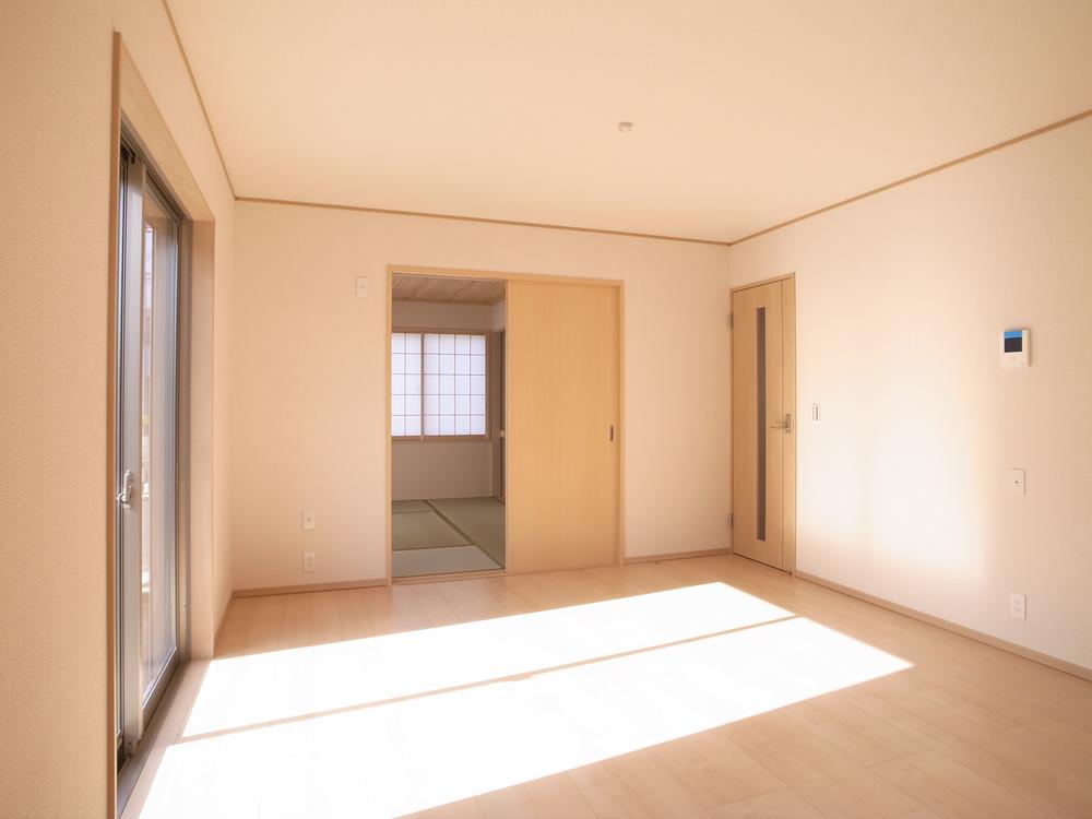 Same specifications photos (living). (1 Building) same specification