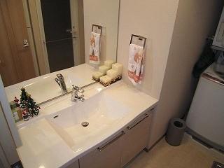 Wash basin, toilet. Indoor (12 May 2013) Shooting