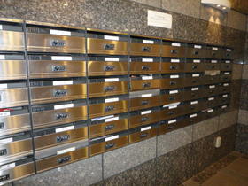 Entrance.  ☆ Dial-set post ☆