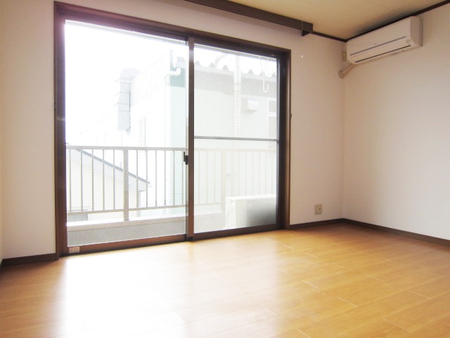 Living and room. Western-style 6 Pledge, It comes with air conditioning.