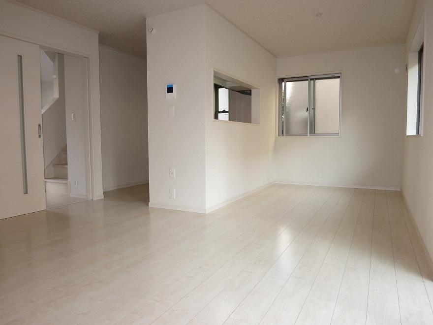 Same specifications photos (living). Same specifications