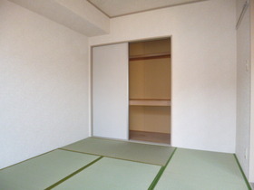 Living and room. Japanese-style room 6 quires