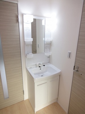 Washroom. Wash basin equipped independent!