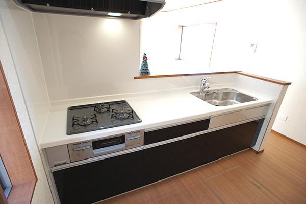 Kitchen. Face-to-face kitchen can feel your family close