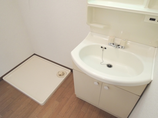 Washroom. Separate reference is a picture