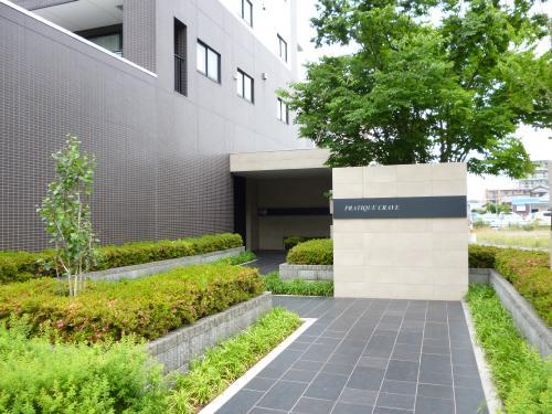 Entrance. Common areas