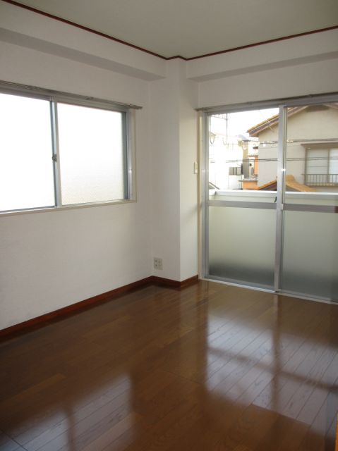 Living and room. Bright rooms in the corner room