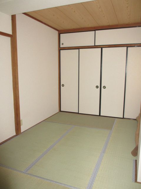 Living and room. Housing 1 between a half