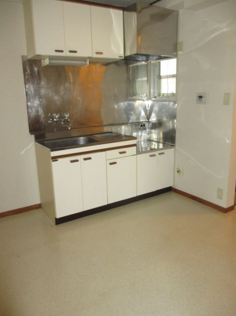 Kitchen. There refrigerator space