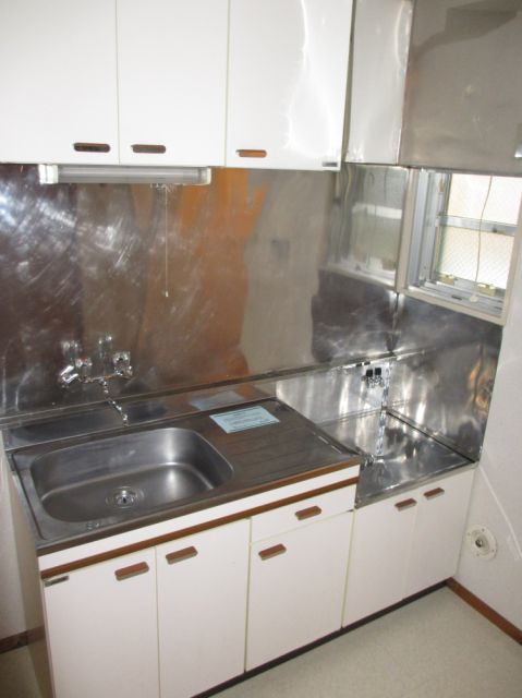 Kitchen. Gas two-burner stove installation Allowed