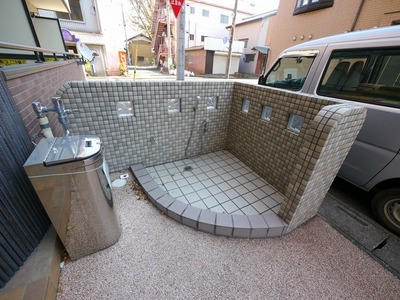 Other. 10m to pet foot washing place (Other)