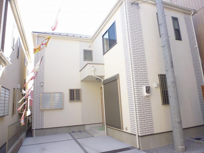 Local appearance photo. Local (11 May 2013) Shooting