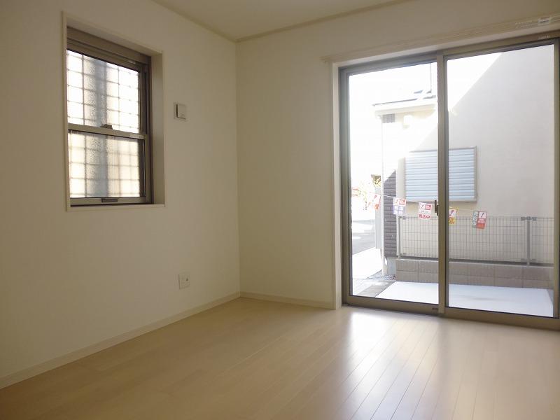 Non-living room. Indoor (11 May 2013) Shooting