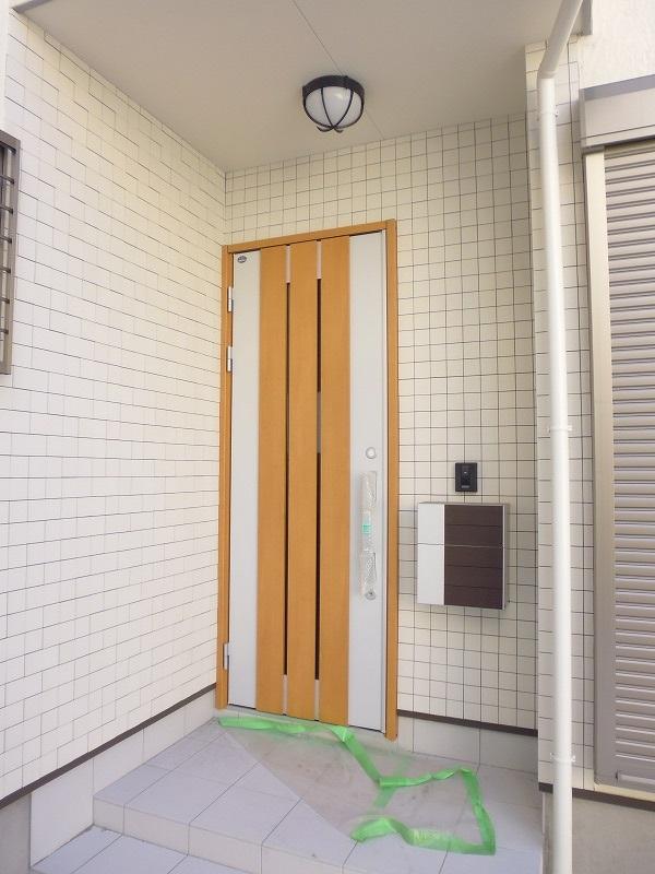 Entrance. Local (11 May 2013) Shooting