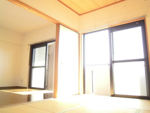 Other room space. It will be in the room with a definitive and spacious and open feeling of the sliding door.