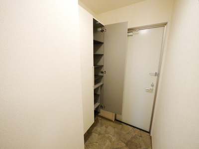 Entrance.  ※ The photograph is the same manufacturer Building Construction example