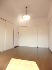 Living and room. Day is a good 6 Pledge Western-style