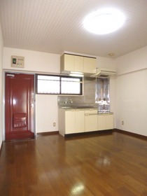 Living and room. 8 Pledge of is DK ☆