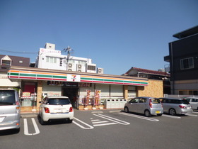 Convenience store. 170m to Seven-Eleven (convenience store)
