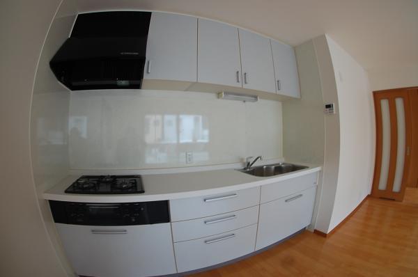 Non-living room. Your easy-care system Kitchen