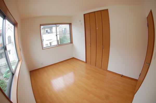 Non-living room. East 6 Pledge Western-style