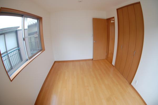 Non-living room. Southwest side 6 Pledge Western-style