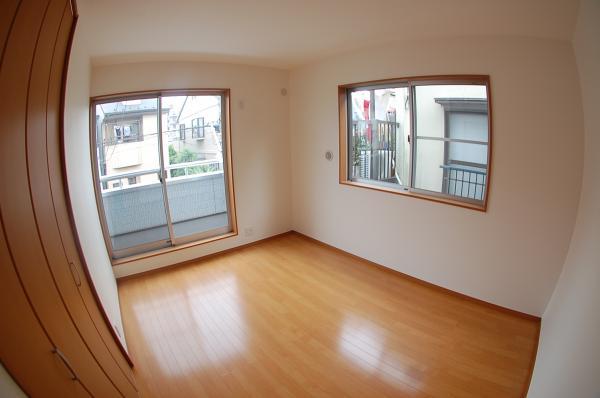 Non-living room. All rooms 6 quires more