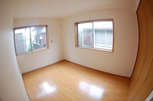 Non-living room. All rooms flooring