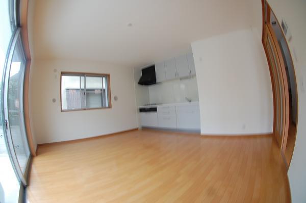 Living. Flat floor who lost a step