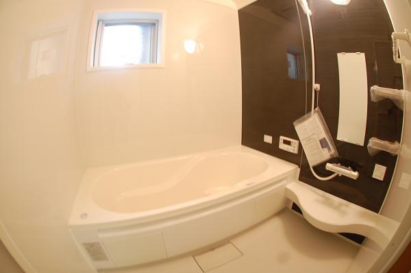 Bathroom. Spacious 1 tsubo bus