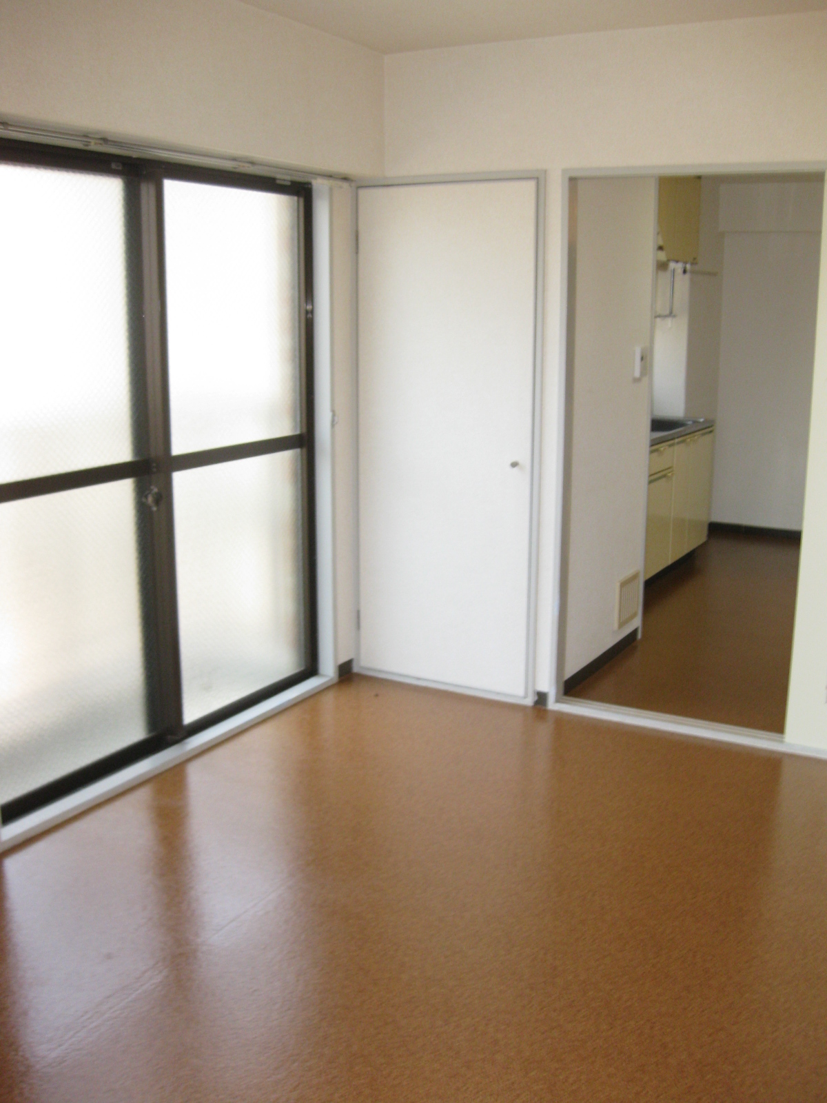 Living and room. Western-style 6 Pledge