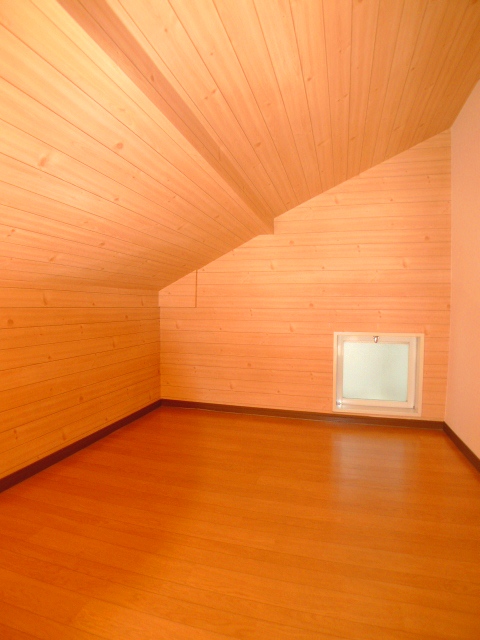 Other room space. Loft