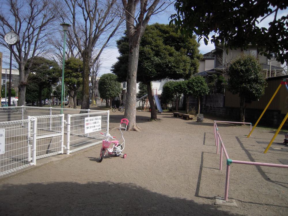 park. 400m until Angyojirin above park