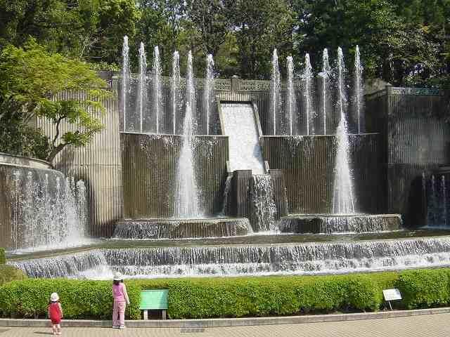 park. 1700m mini railway and waterfalls until Kawaguchi Green Center ・ Fun park there is also a large fountain. 