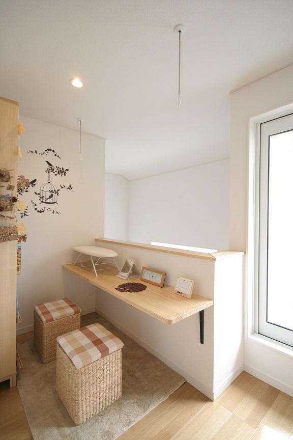 Other. Iron and reading, Such as homework for children Second living room that can be used for multi-purpose. 