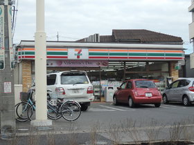 Convenience store. 900m to Seven-Eleven (convenience store)