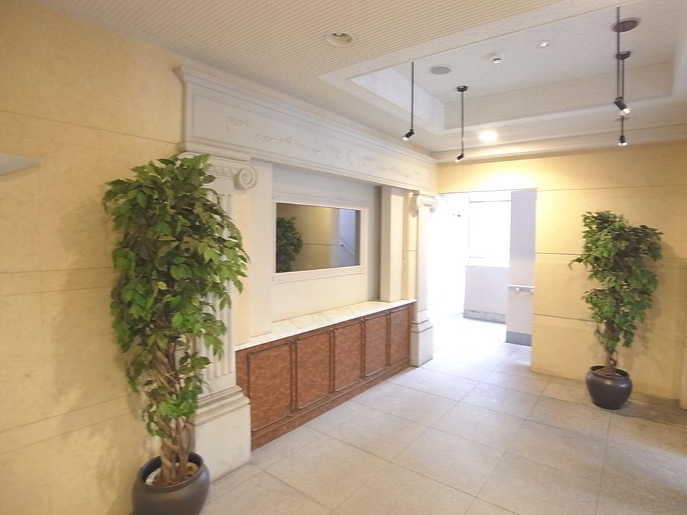 Entrance. Common areas