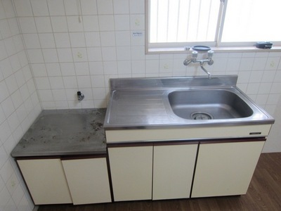 Kitchen. Underfloor Storage There