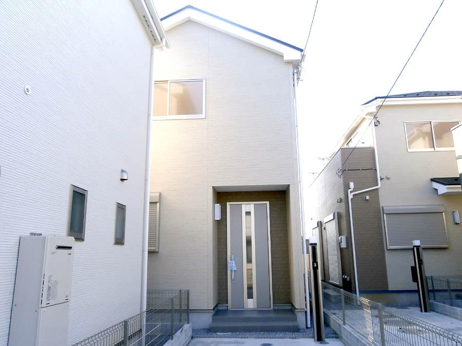 Local photos, including front road. Was building completed. Such as the actual image from per yang, We have to wait all the time so you can see directly. 