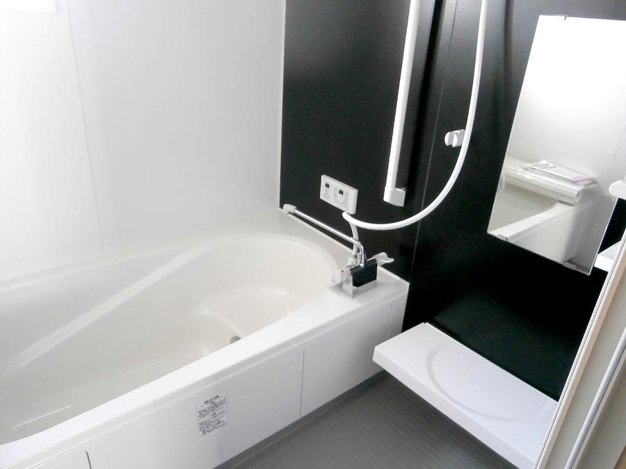 Bathroom. Was building completed. Such as the actual image from per yang, We have to wait all the time so you can see directly. 