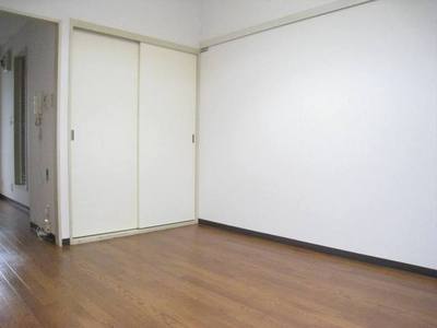 Living and room. There is between the storage 1 minute