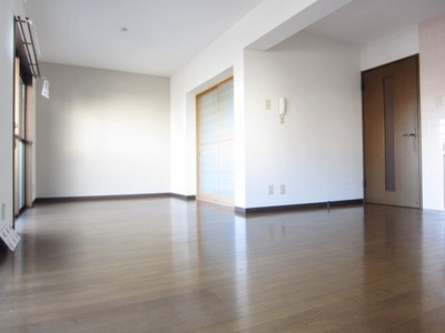 Living and room. Spacious living