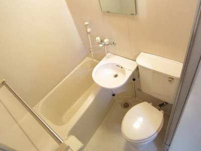 Bath. Wash basin with mirror