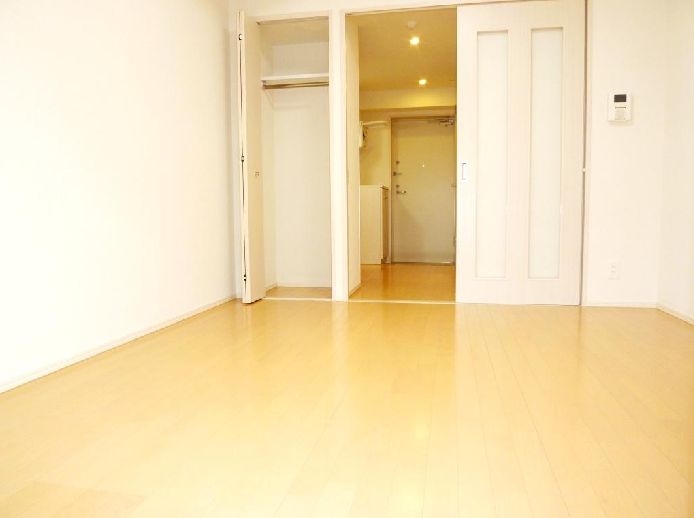 Living and room. Ease of use is a good form of the room close to the square