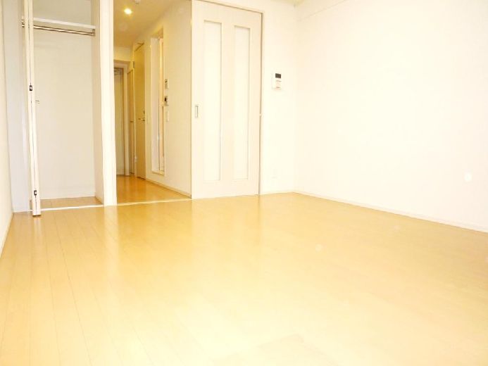 Living and room. Is a TV monitor Hong complete peace of mind