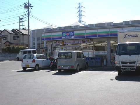 Convenience store. Three F Kawaguchi Kitaharadai store up (convenience store) 367m