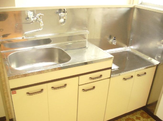 Kitchen. Gas stove can be installed rooms.