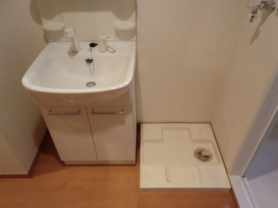 Washroom. Shampoo dresser